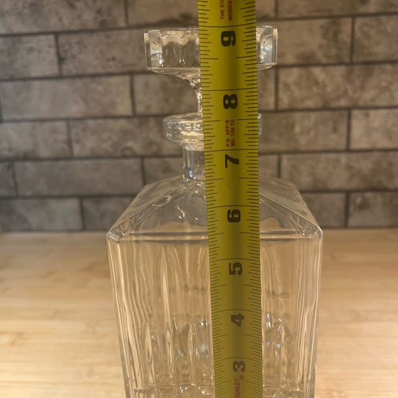 Vintage Crystal Glass Whiskey Decanter with Glass Stopper 1L Capacity - Picture 5 of 11